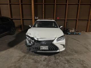 2022 Lexus ES 300h Ultra Luxury - Exterior Front Center Image